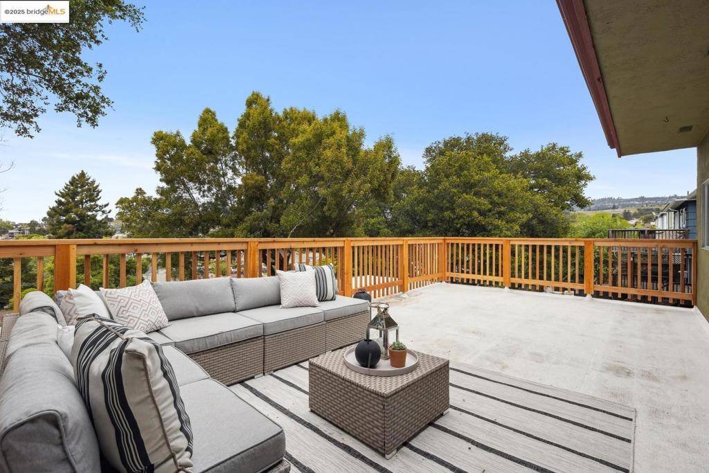 Oakland, CA 94611,1021 Rose AVE