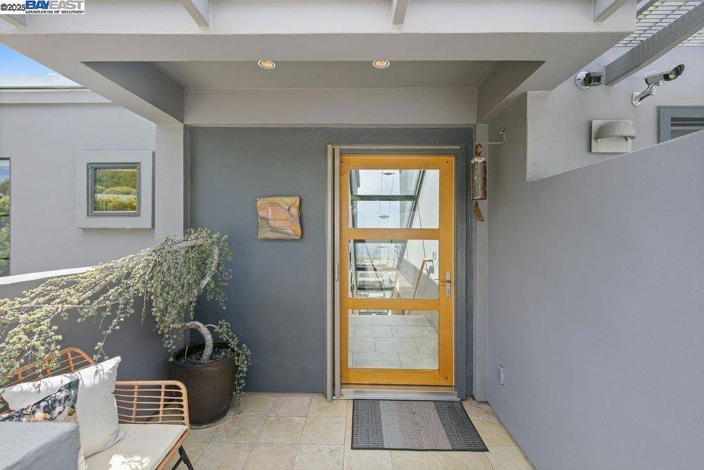 Oakland, CA 94705,7061 Devon Way