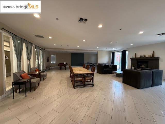 Emeryville, CA 94608,6400 Christie Ave #2219
