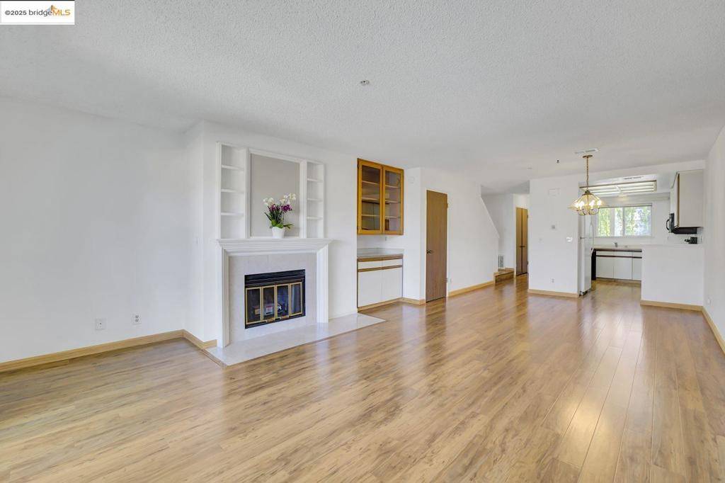 Walnut Creek, CA 94597,2723 Oak Rd #J