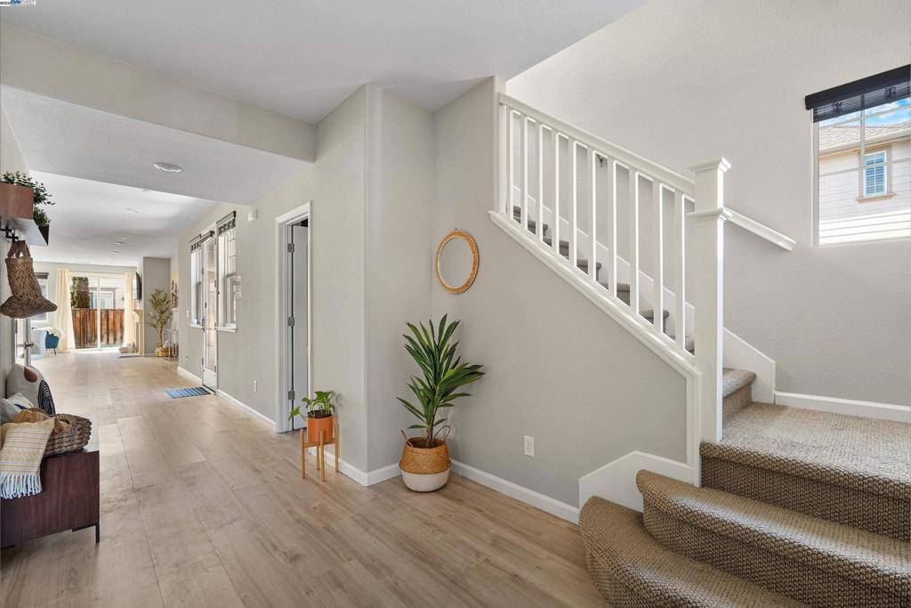 Fremont, CA 94555,33964 Horseshoe Loop