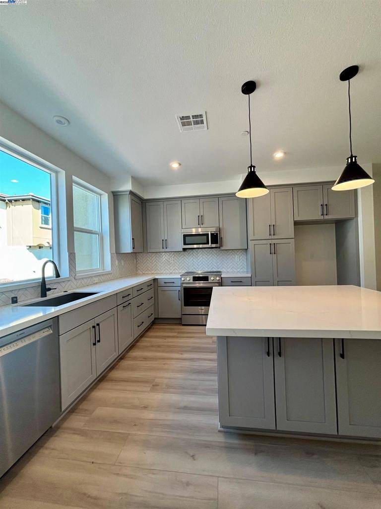 Morgan Hill, CA 95037,912 Kolbe Lane #603