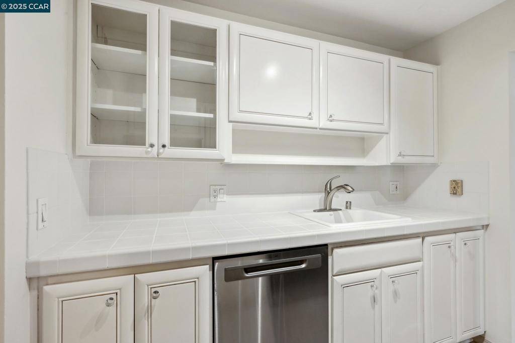 Walnut Creek, CA 94596,420 N Civic Dr #201