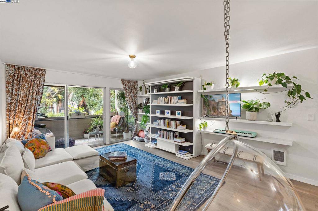 Alameda, CA 94501,955 Shorepoint Ct #100