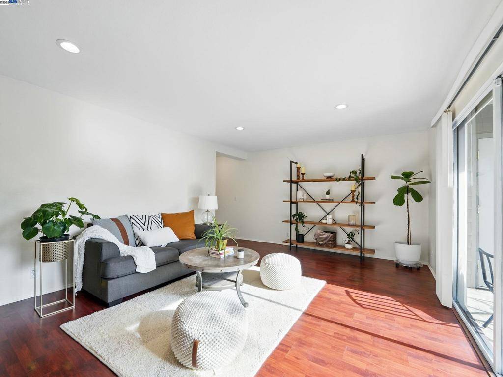 Benicia, CA 94510,900 Cambridge #93