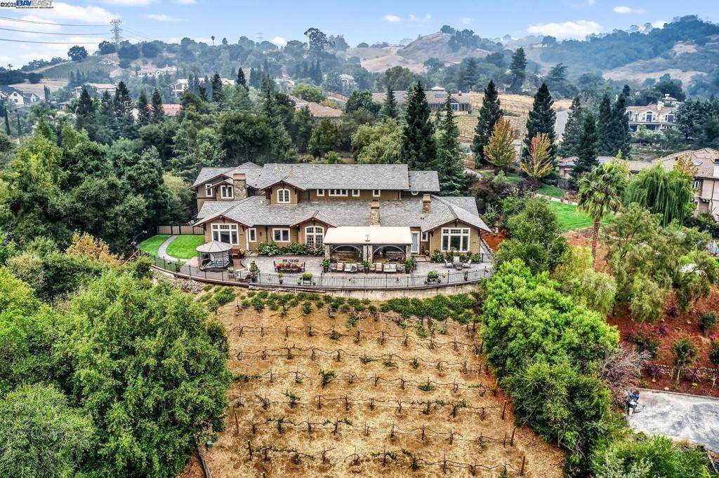 Saratoga, CA 95070,20115 Orchard Meadow Dr