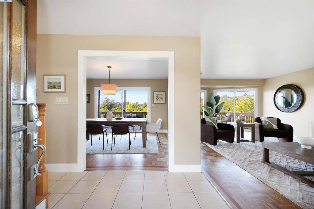 Hayward, CA 94542,3218 Oakes Dr