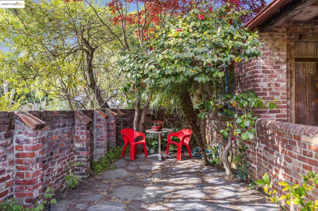 Berkeley, CA 94709,1211 Bonita Ave