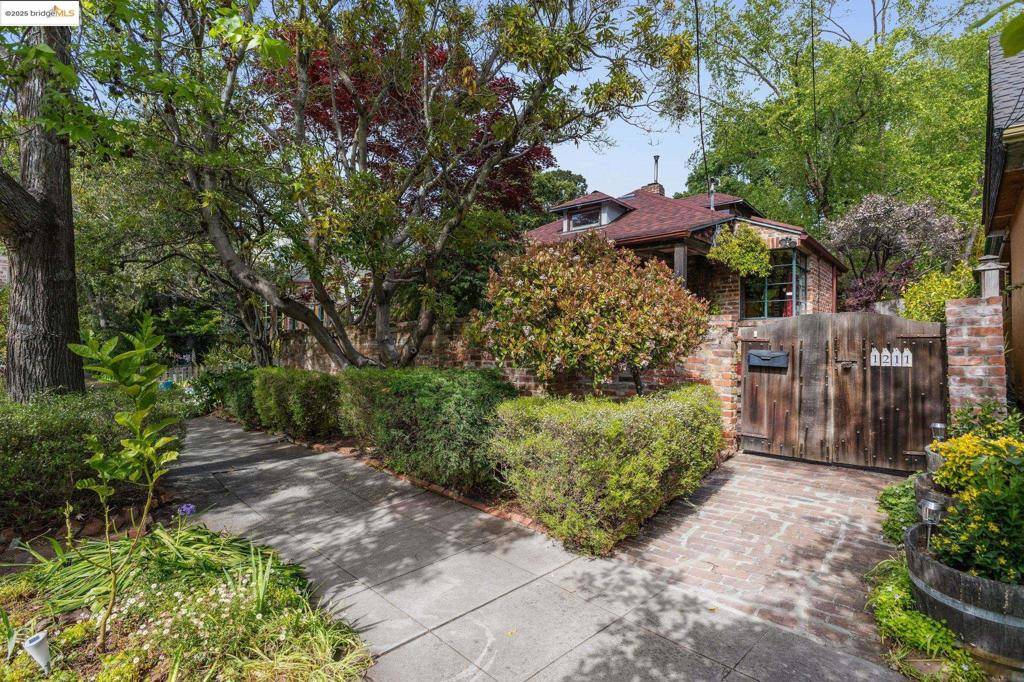 Berkeley, CA 94709,1211 Bonita Ave