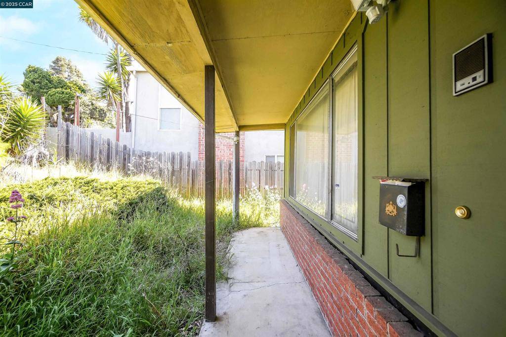 Richmond, CA 94804-5206,5648 Burlingame Ave