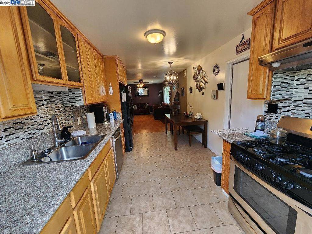 Manteca, CA 95336,406 Elm
