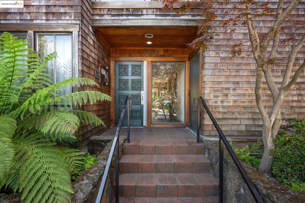 Oakland, CA 94610,742 Wesley Way #3E