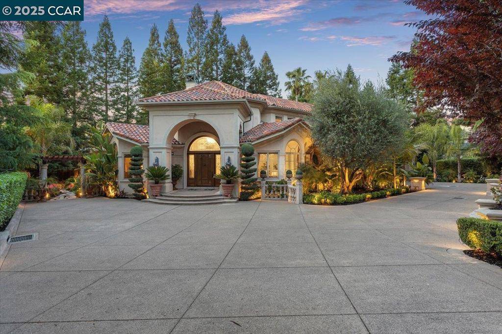Alamo, CA 94507,172 East Ln