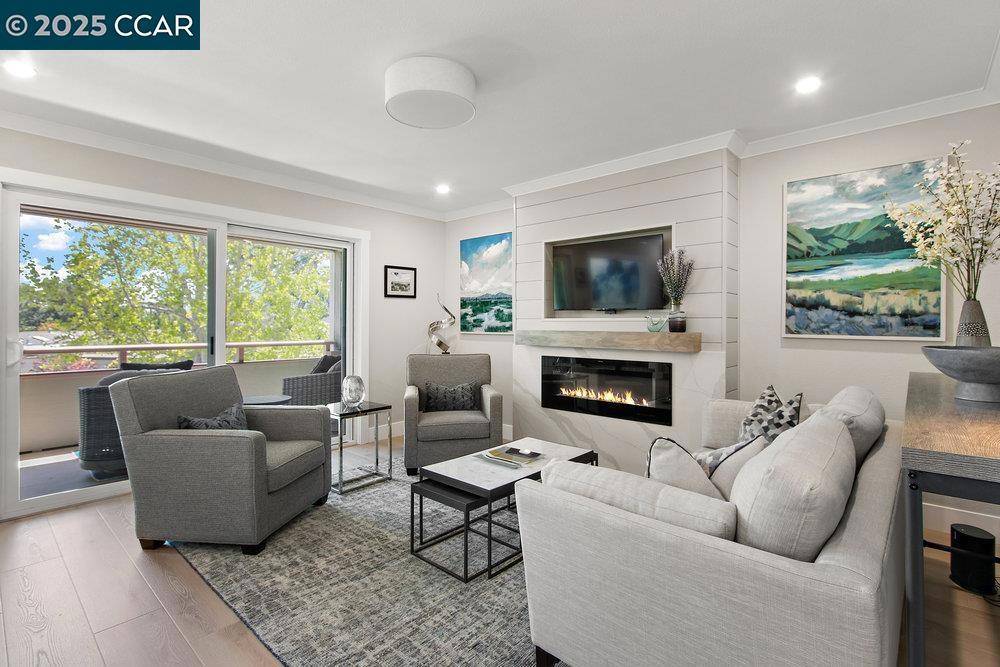 Walnut Creek, CA 94595,1208 Skycrest Dr #6
