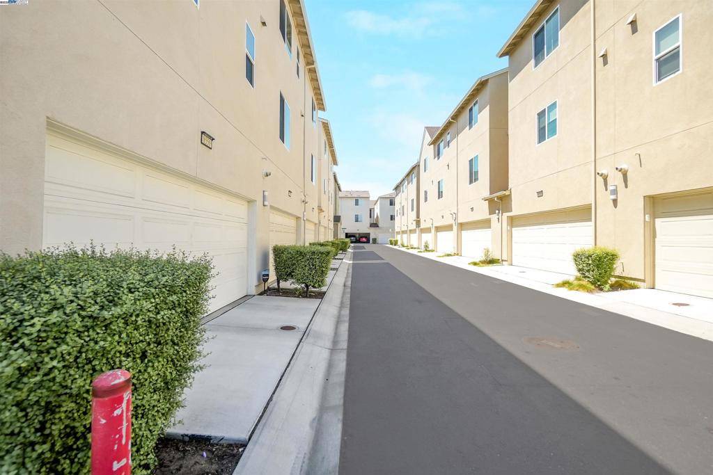 Newark, CA 94560,8550 Boardwalk Way