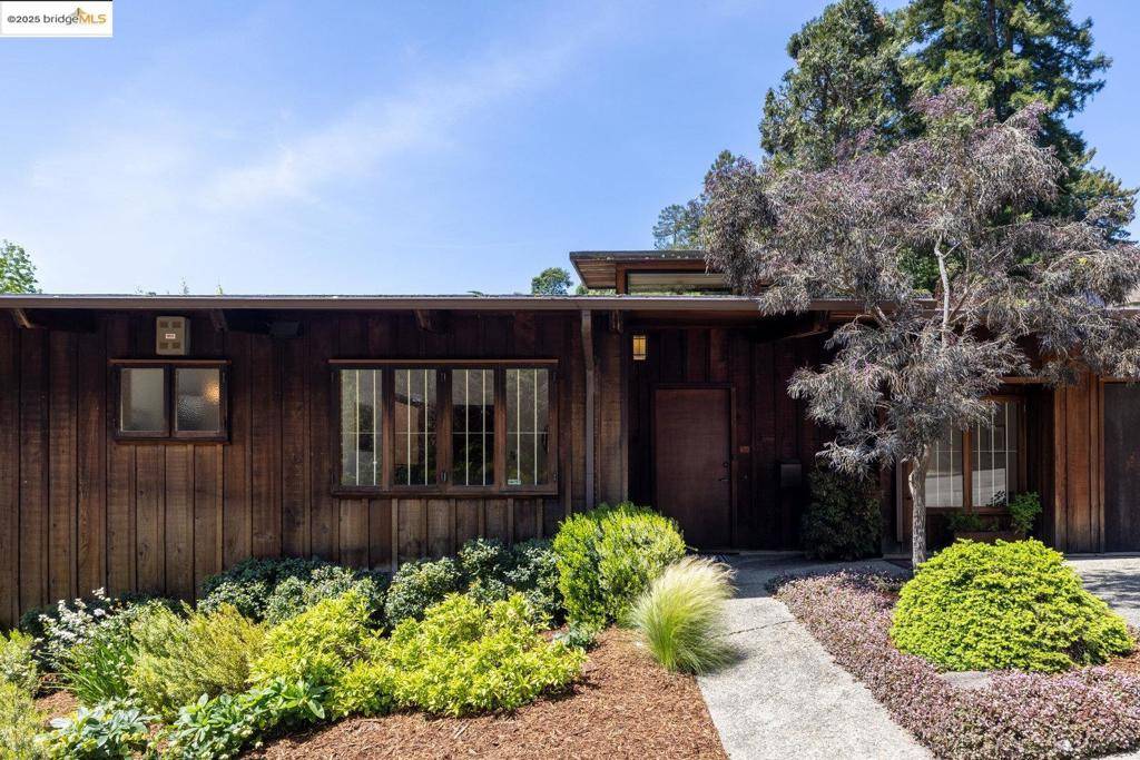 Berkeley, CA 94708,990 Regal Rd