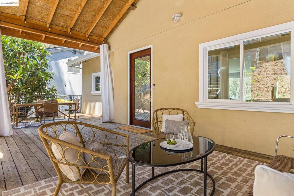 Oakland, CA 94611,6220 Valley View Rd
