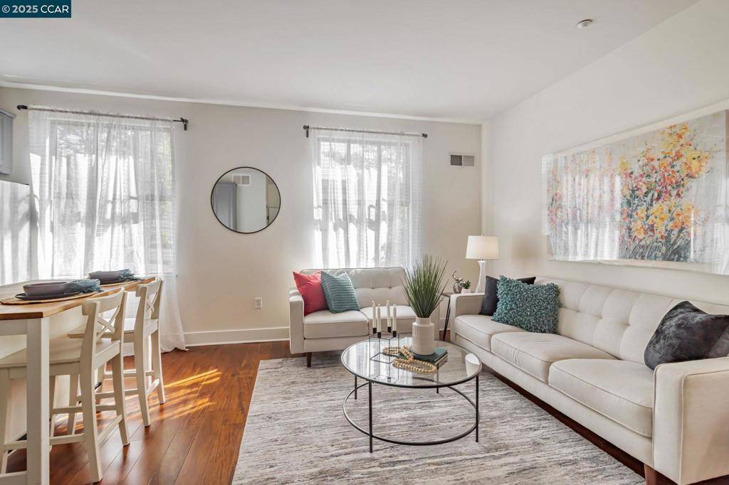 Oakland, CA 94611,4395 Piedmont Ave #P208