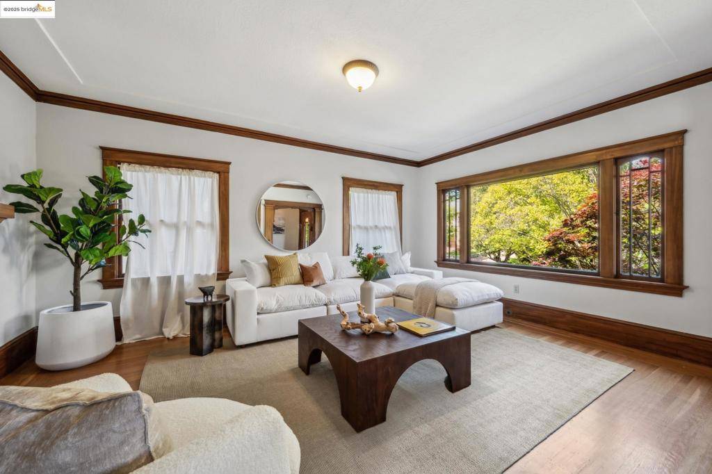 Oakland, CA 94610,575 Kenmore Ave