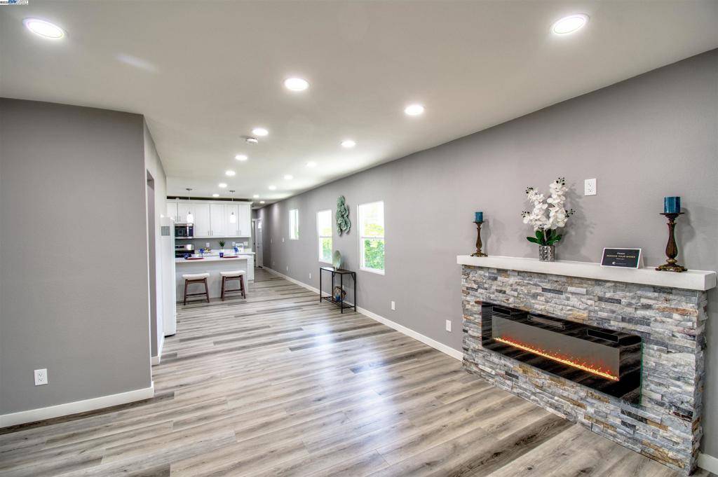 Oakland, CA 94621,8617 A St