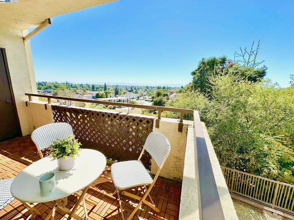 Hayward, CA 94546,21239 Gary Dr #112D