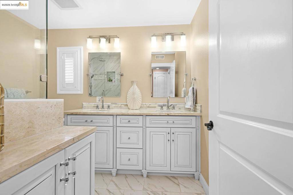 Walnut Creek, CA 94595,2400 Pine Knoll DR #UNIT 12