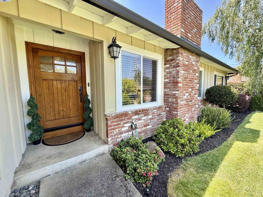 Castro Valley, CA 94546,16990 Grovenor Dr