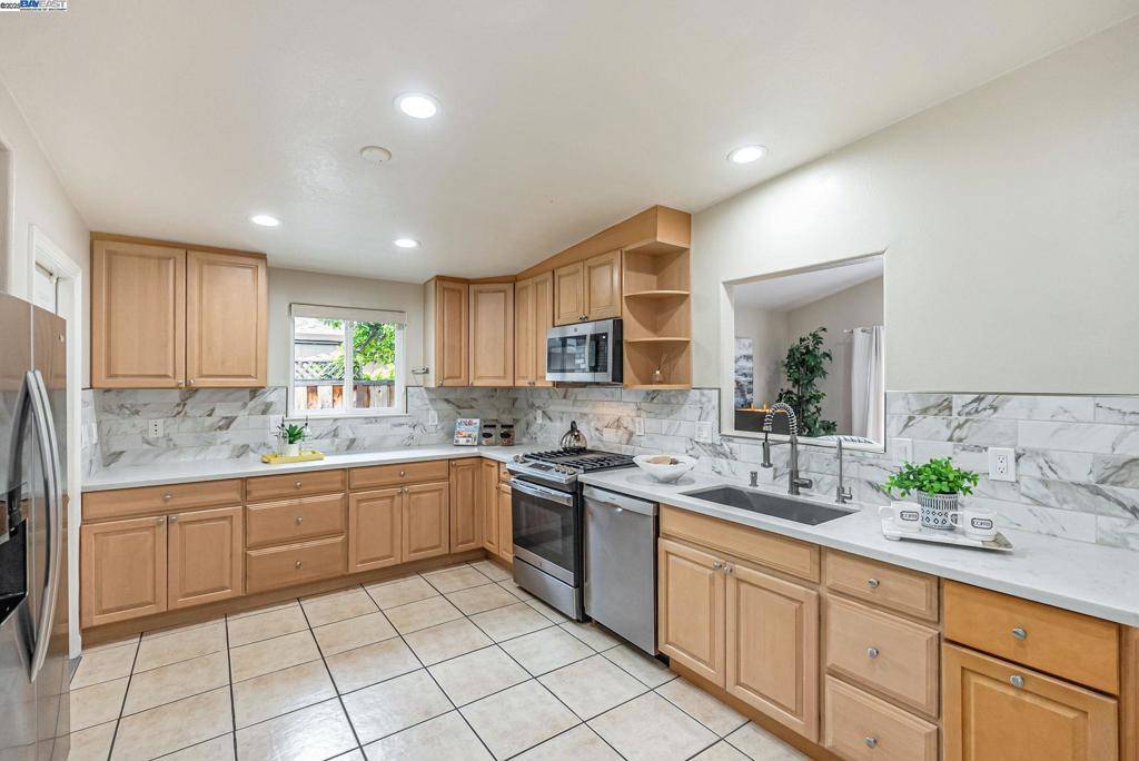Fremont, CA 94538,3757 Savannah Rd