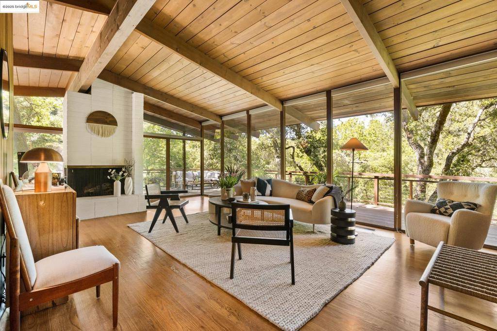 Orinda, CA 94563,1 Kittiwake Rd