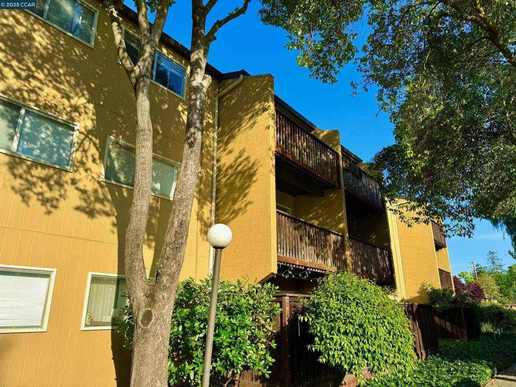 Concord, CA 94518,1060 Oak Grove Rd #25