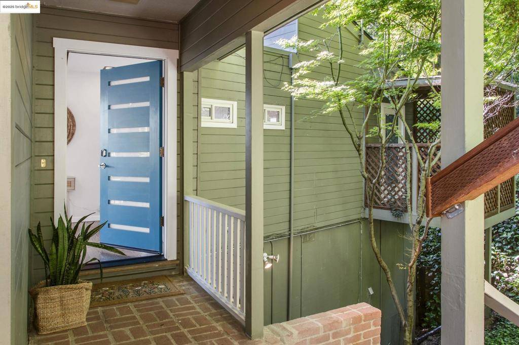 Oakland, CA 94611,2126 Magellan Dr.