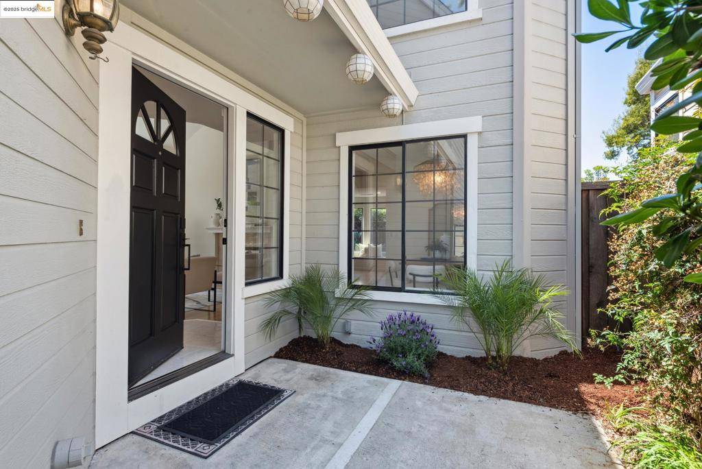 Alameda, CA 94502,1035 Foster Street
