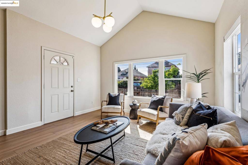 Oakland, CA 94608,2922 Linden St