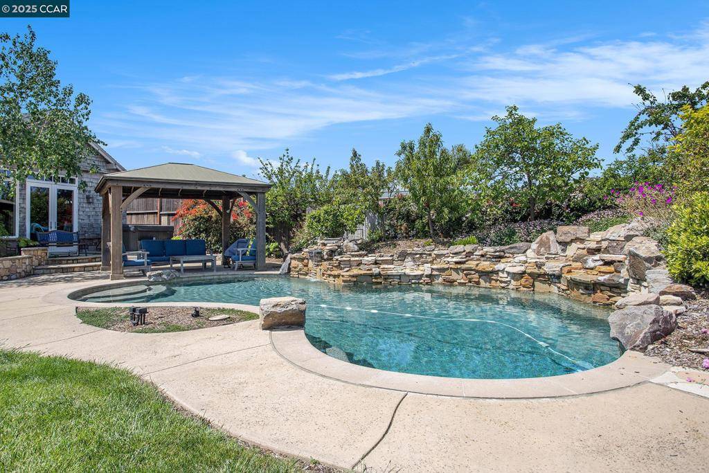 Castro Valley, CA 94546,18047 Reamer Rd