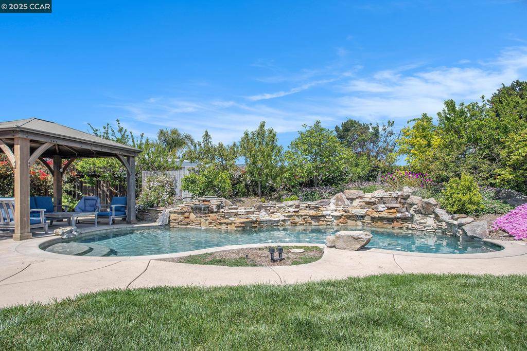 Castro Valley, CA 94546,18047 Reamer Rd