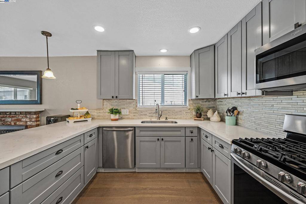 San Ramon, CA 94583,17 Helix Ct