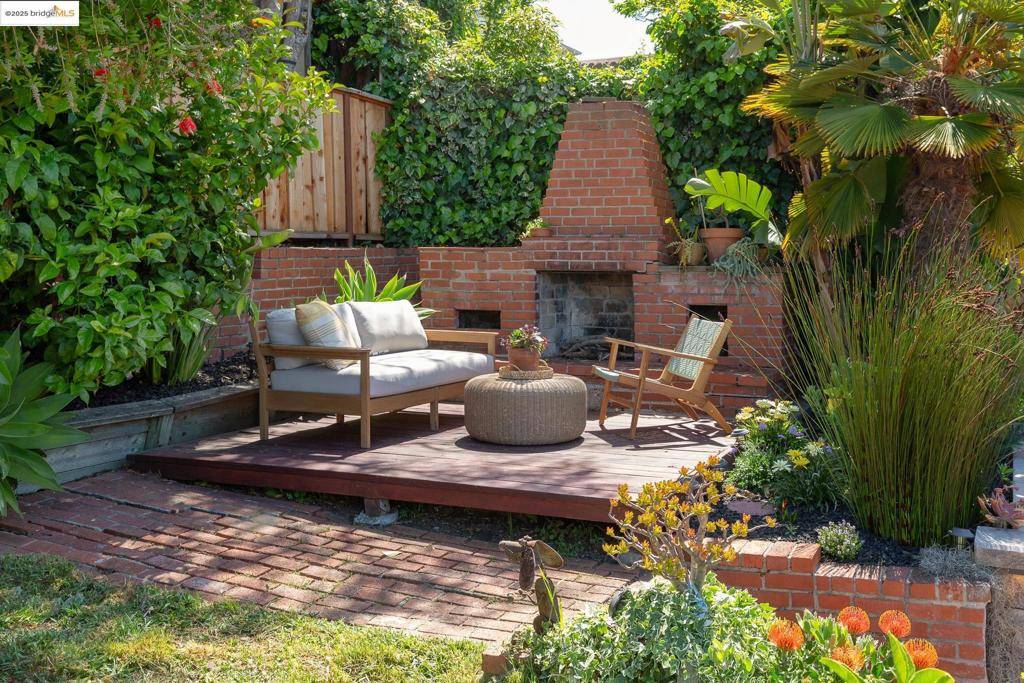 Oakland, CA 94619,4634 Camden St