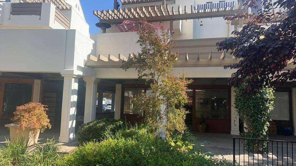 Pleasant Hill, CA 94523,91 Gregory Ln #8
