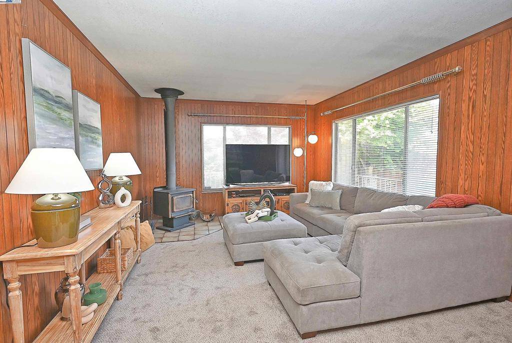 21287 Kahlert Castro Valley, CA 94546