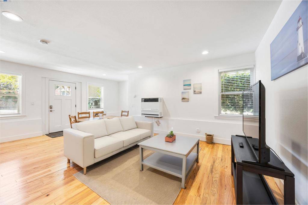 Alameda, CA 94501,2060 San Antonio Ave