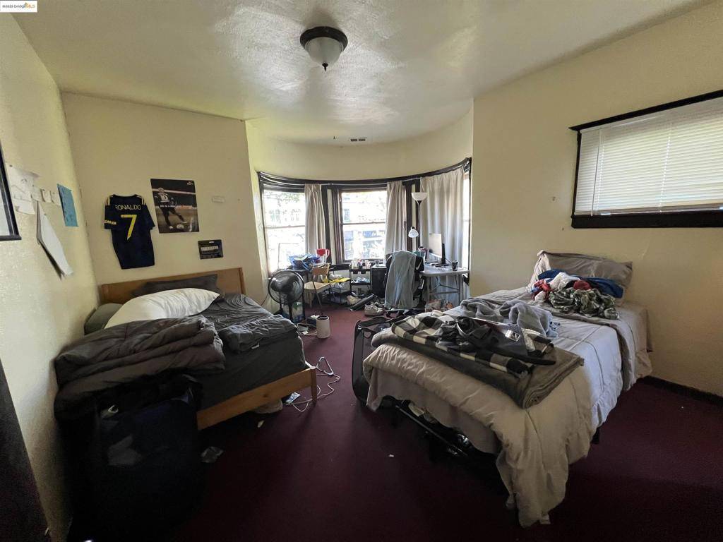 Berkeley, CA 94704-3407,2642 COLLEGE AVE