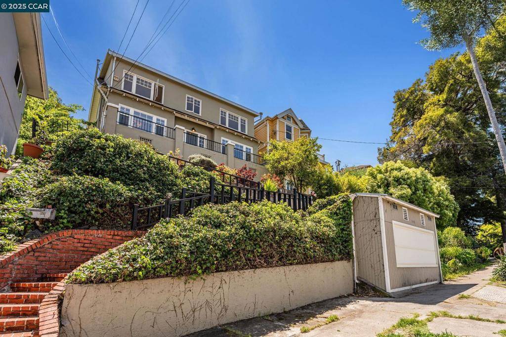 Oakland, CA 94610-4015,840 E 28th St.