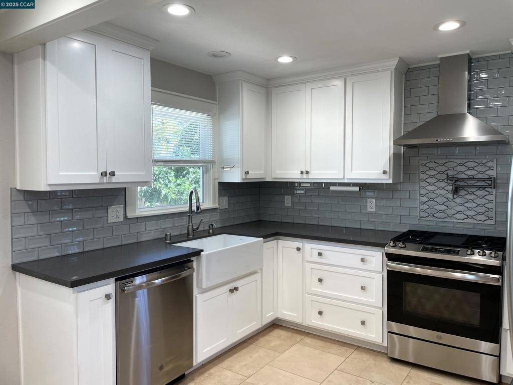 Martinez, CA 94553,2910 Almond St