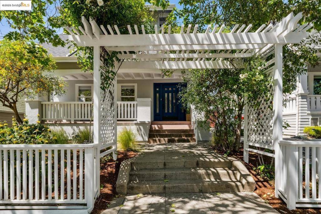 Oakland, CA 94618,5490 Kales AVE