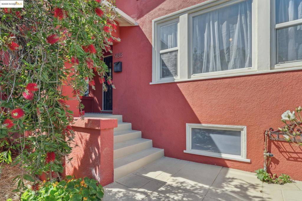 Oakland, CA 94608,988 44Th St