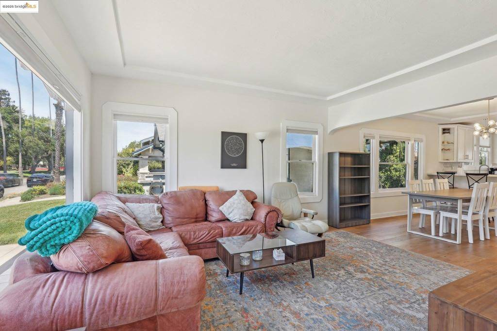 Alameda, CA 94501,1318 8Th St