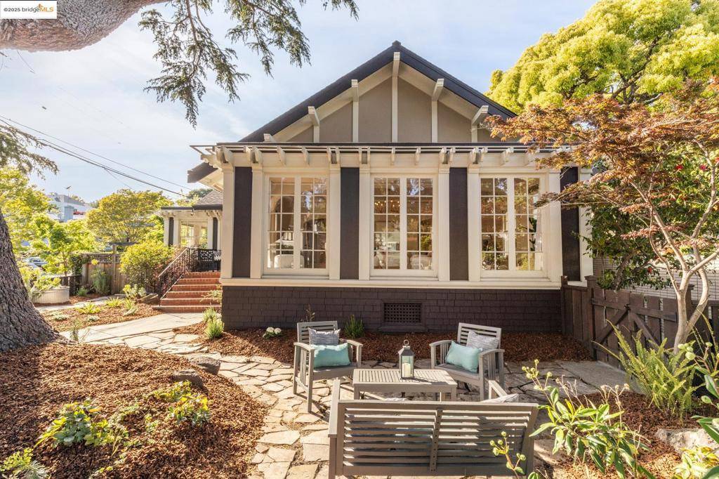Oakland, CA 94610,3801 Lakeshore Ave