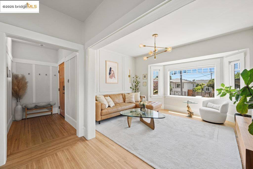 Oakland, CA 94608,978 44th ST