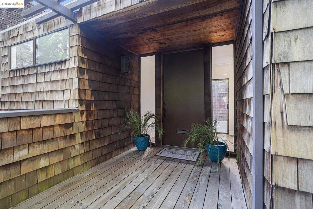 Orinda, CA 94563,218 The Knoll
