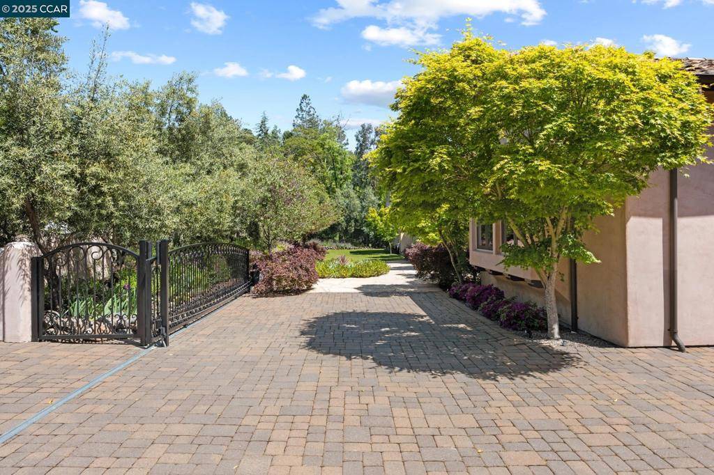 Orinda, CA 94563,80 Rheem Blvd